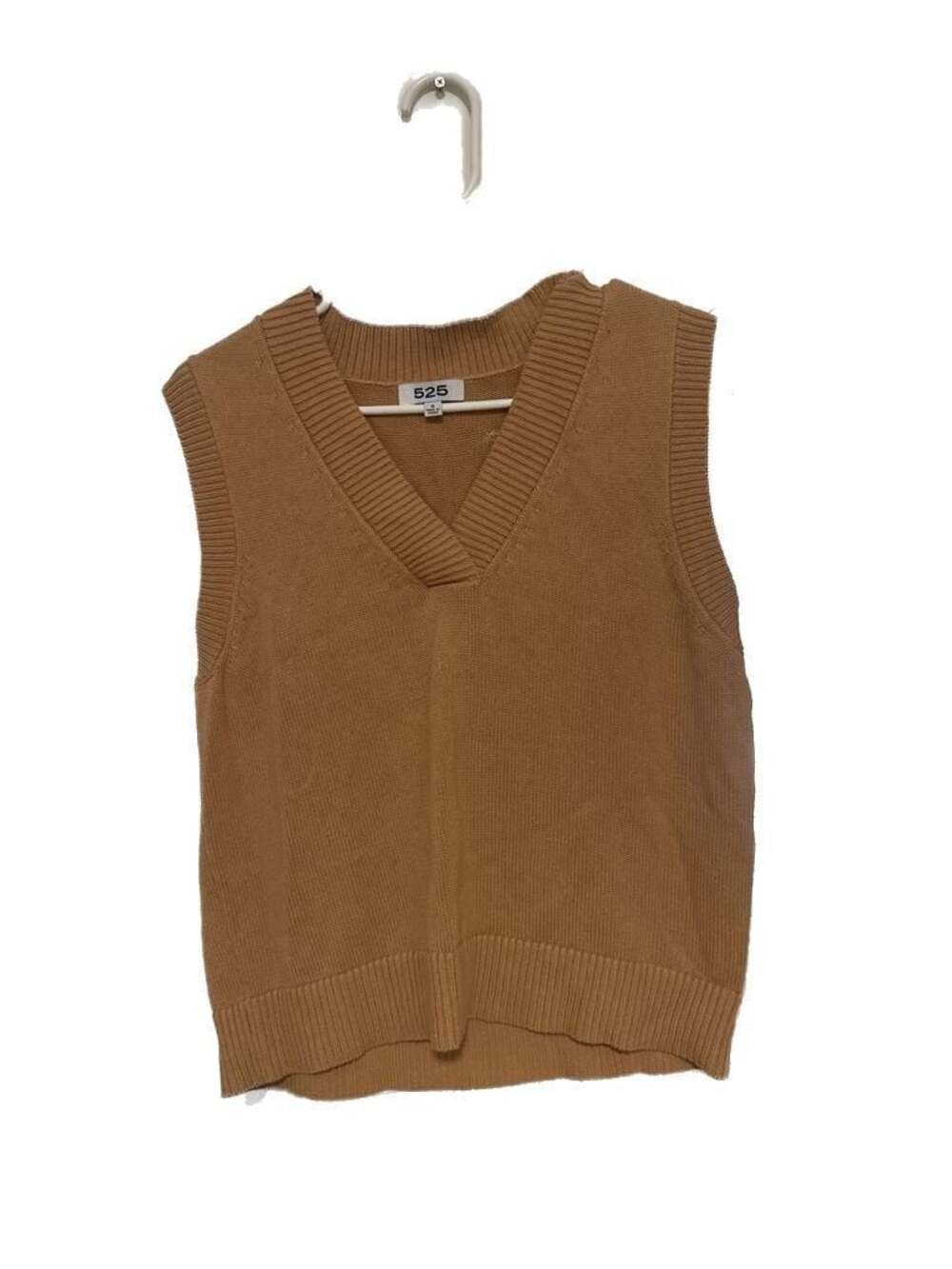 525 America v neck sweater vest